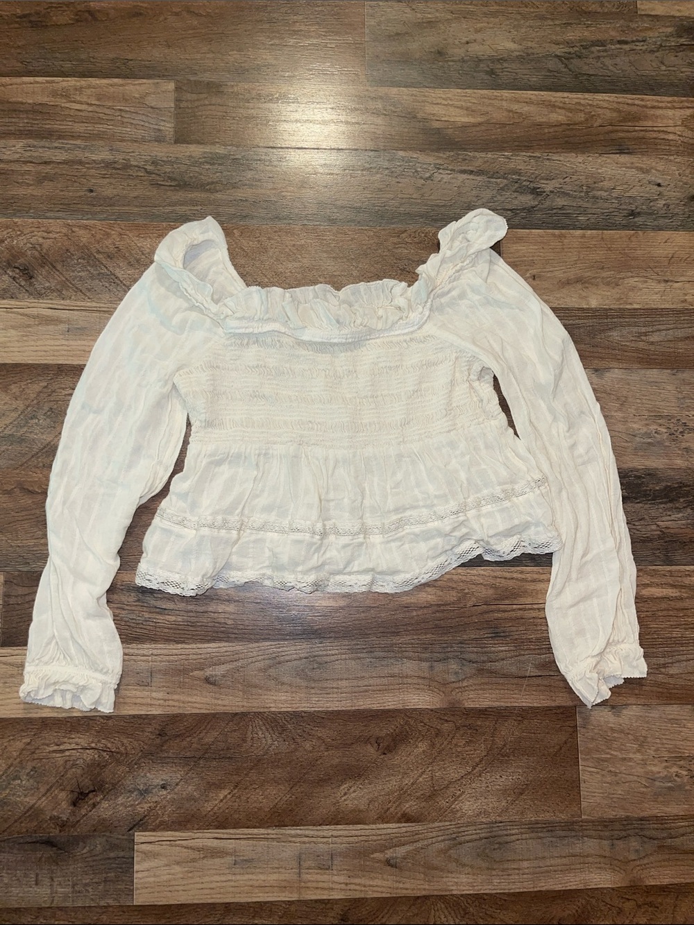 American Eagle Women's White Ruffled Peasant Top size Large